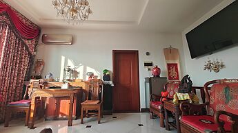 Mommy's home with breadfast and more