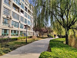 Mommy's home with breadfast and more