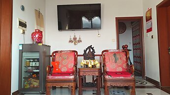 Mommy's home with breadfast and more