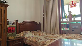 Mommy's home with breadfast and more