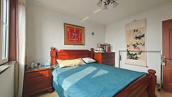 Mommy's home with breadfast and more