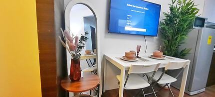 Air Residences-Contemporary Scandi w/Skyline view