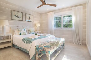 Luxury Family Escape Golf & Pool Retreat