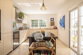 Luxury Family Escape Golf & Pool Retreat