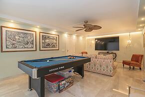 Luxury Family Escape Golf & Pool Retreat