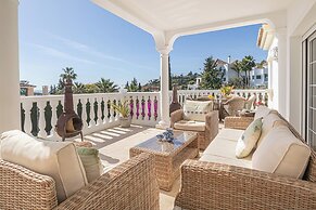 Luxury Family Escape Golf & Pool Retreat