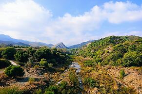 Luxury Family Escape Golf & Pool Retreat