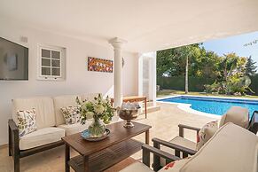 Luxury Family Escape Golf & Pool Retreat