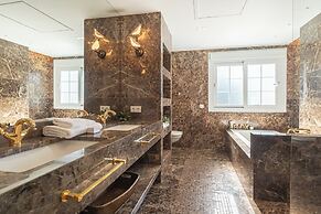 Luxury Family Escape Golf & Pool Retreat