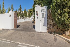 Luxury Family Escape Golf & Pool Retreat