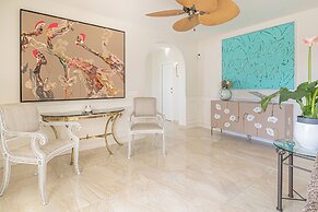 Luxury Family Escape Golf & Pool Retreat