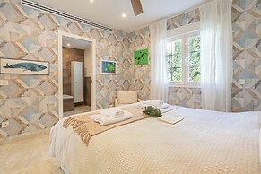 Luxury Family Escape Golf & Pool Retreat