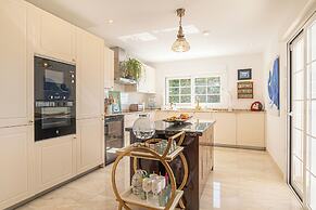 Luxury Family Escape Golf & Pool Retreat