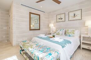 Luxury Family Escape Golf & Pool Retreat