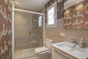 Luxury Family Escape Golf & Pool Retreat