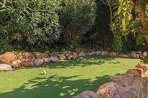 Luxury Family Escape Golf & Pool Retreat