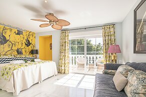 Luxury Family Escape Golf & Pool Retreat