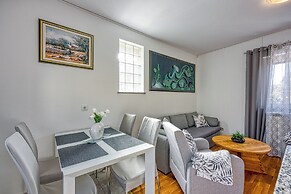 Small Holiday Home Jakara 5