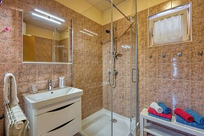 Small Holiday Home Jakara 5