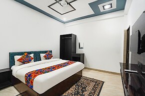 Fabhotel The Oak Tree