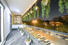Fabhotel Luxe 8 Stayz