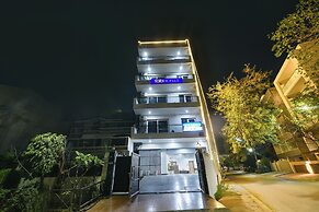 Fabhotel Luxe 8 Stayz