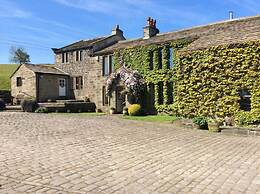 Oakworth Charm Barn Cottage - 3 Bedrooms