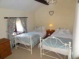 Oakworth Charm Barn Cottage - 3 Bedrooms