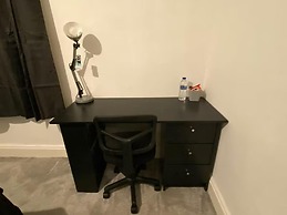 Cosy 2 Bed House - Sleeps 3, Parking & Garden