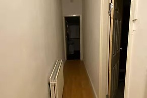 Cosy 2 Bed House - Sleeps 3, Parking & Garden