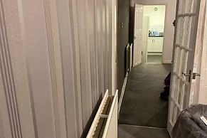 Cosy 2 Bed House - Sleeps 3, Parking & Garden