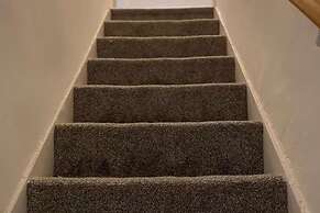 Cosy 2 Bed House - Sleeps 3, Parking & Garden