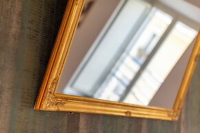 Design 18 Charming Rooms