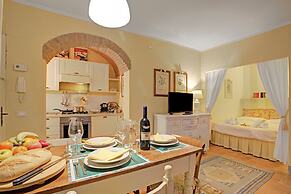 Francigena Pergola Apartment Shared Pool