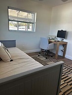 NEW Stunning Home-close to Beaches-pet Friendly