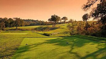 Luxurious Modern Retreat With Private Pool Patio