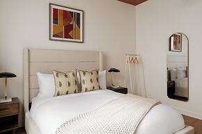 FOUND Hotel Chicago River North