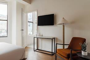 FOUND Hotel Chicago River North