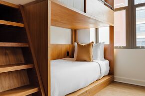 FOUND Hotel Chicago River North