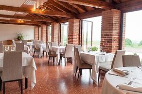 Elliot Osteria e Dormire in Collina
