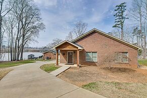 Steps to Lake Wylie: Cozy Clover Apartment