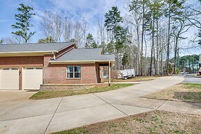 Steps to Lake Wylie: Cozy Clover Apartment