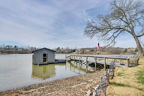 Steps to Lake Wylie: Cozy Clover Apartment