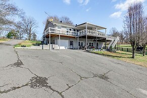 Rustic Cowboy Ranch Retreat: Stay Near Nashville