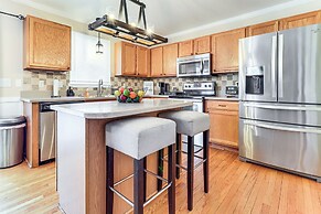 5 Mi to Emu: Home w/ Seasonal Pool Access