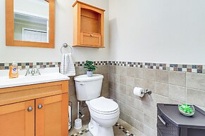 5 Mi to Emu: Home w/ Seasonal Pool Access