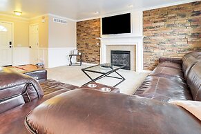 5 Mi to Emu: Home w/ Seasonal Pool Access