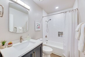 4 Mi to Superstition Springs: Haven w/ Hot Tub!