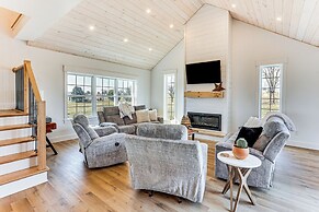 Walk to the Amish Village: Spacious Ronks Getaway!