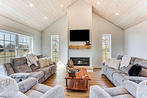 Walk to the Amish Village: Spacious Ronks Getaway!